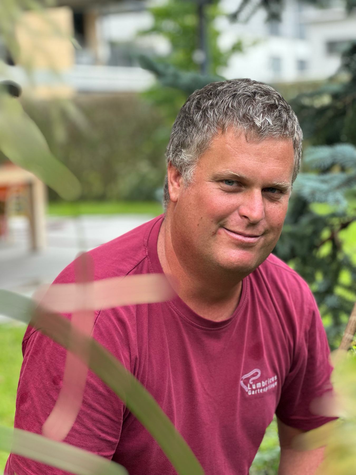 Michael Brüniger in rotem Lumbricus-Shirt